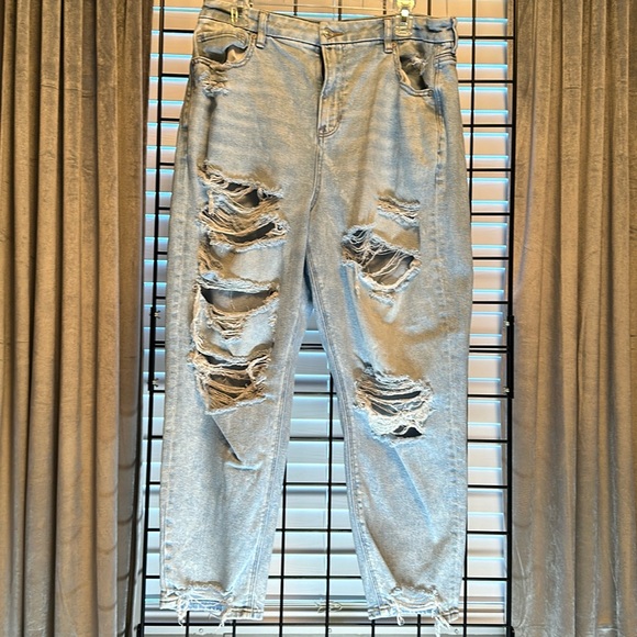 American Eagle Outfitters Denim - American Eagle distressed jeans size 16 Short